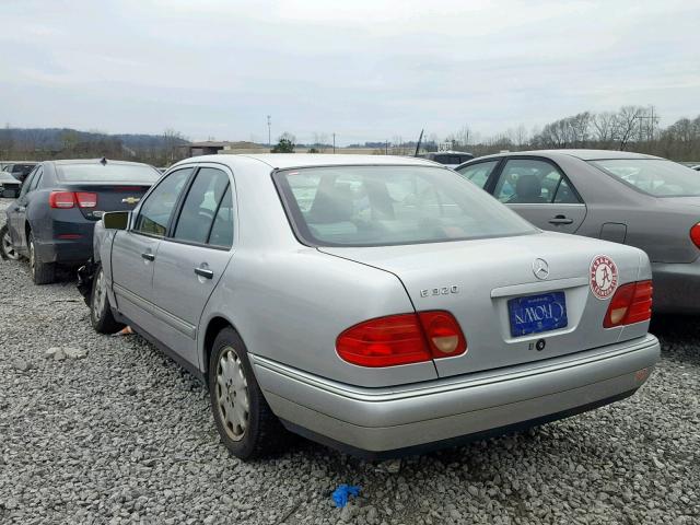 WDBJF55F3VJ025830 - 1997 MERCEDES-BENZ E 320 SILVER photo 3