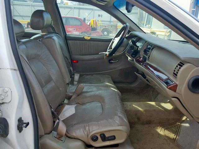 1G4CW52K7W4652926 - 1998 BUICK PARK AVENU WHITE photo 5