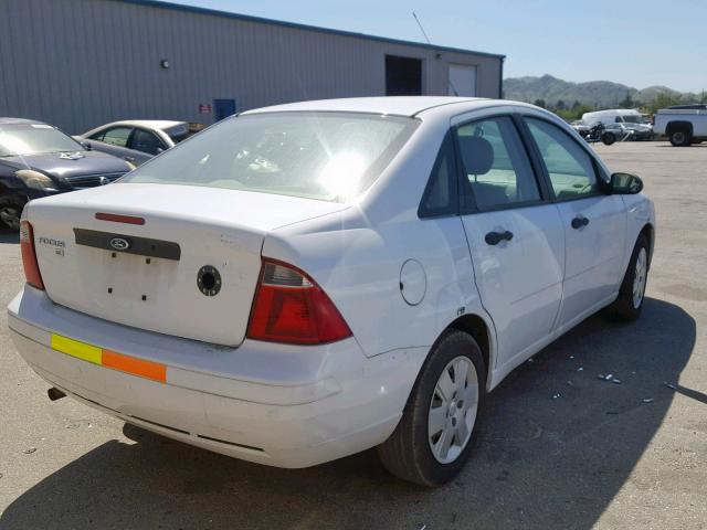 1FAHP34N97W359625 - 2007 FORD FOCUS ZX4 WHITE photo 4