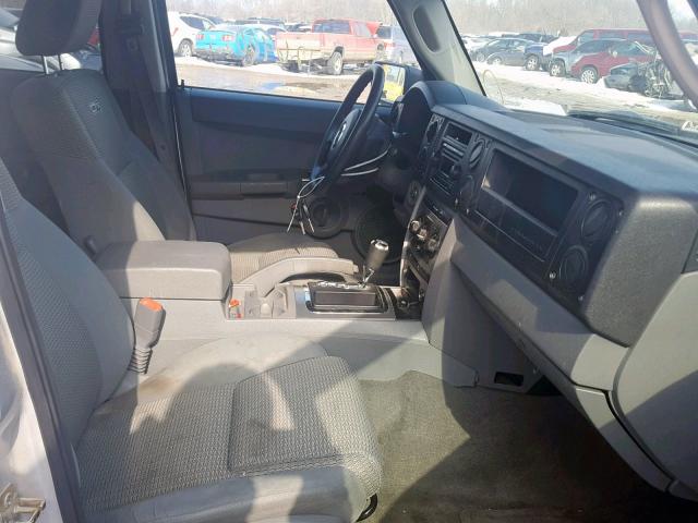 1J8HG48K76C273321 - 2006 JEEP COMMANDER SILVER photo 5