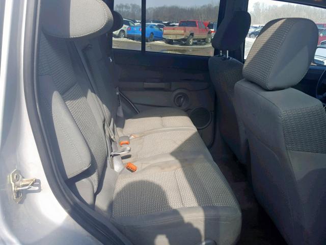 1J8HG48K76C273321 - 2006 JEEP COMMANDER SILVER photo 6