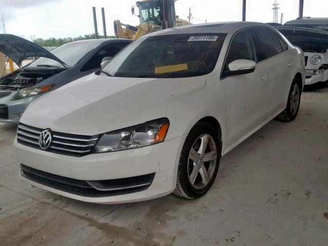 1VWBH7A3XDC015593 - 2013 VOLKSWAGEN PASSAT SE WHITE photo 2