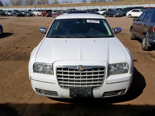 2C3CA5CV2AH284408 - 2010 CHRYSLER 300 TOURIN WHITE photo 9