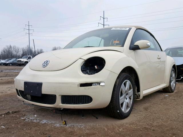3VWRG31Y86M333929 - 2006 VOLKSWAGEN NEW BEETLE CREAM photo 2