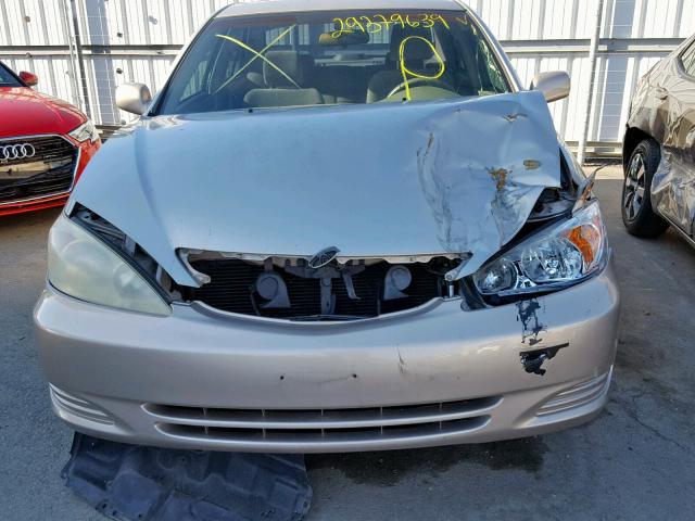 4T1BE32K74U924164 - 2004 TOYOTA CAMRY LE GOLD photo 9