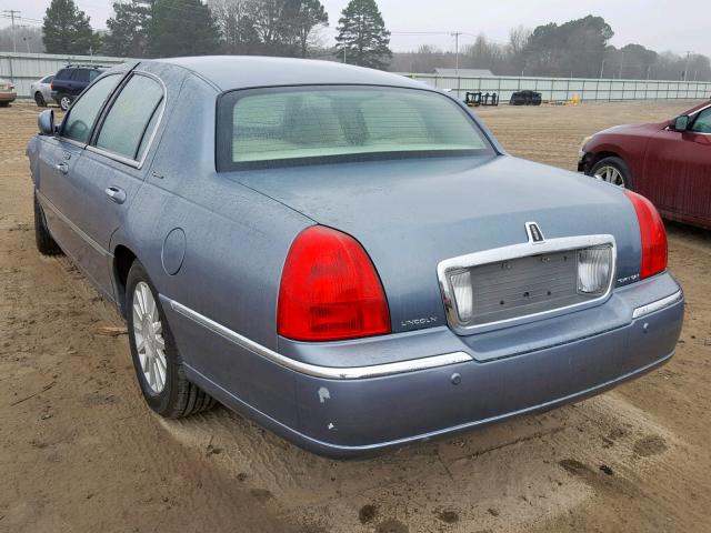 1LNHM82W53Y672807 - 2003 LINCOLN TOWN CAR S BLUE photo 3