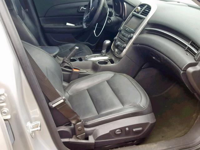 1G11E5SA7GF131760 - 2016 CHEVROLET MALIBU 银色 照片 5