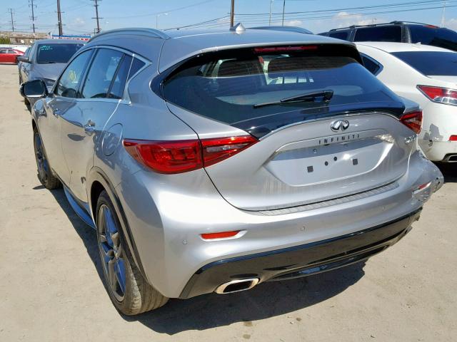 SJKCH5CP3HA026090 - 2017 INFINITI QX30 BASE SILVER photo 3