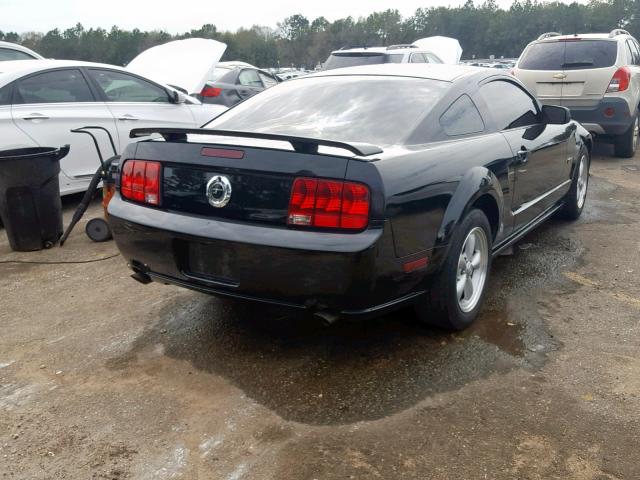 1ZVHT82H885195451 - 2008 FORD MUSTANG GT BLACK photo 4