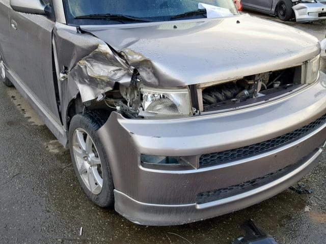 JTLKT334054012864 - 2005 TOYOTA SCION XB SILVER photo 9