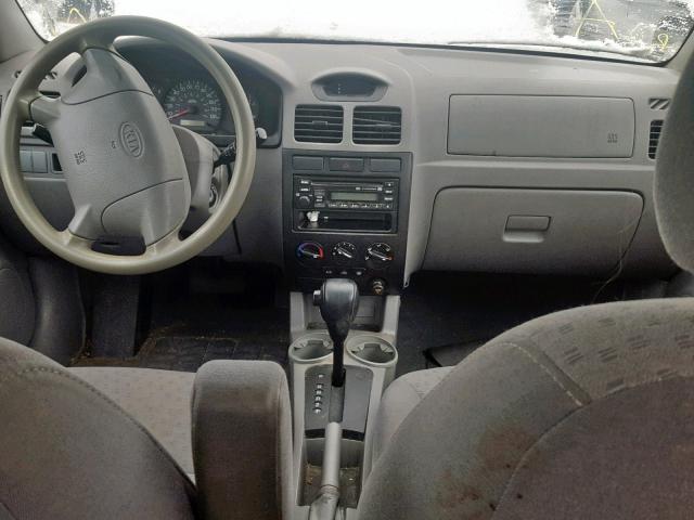 KNADC125146301920 - 2004 KIA RIO SILVER photo 9