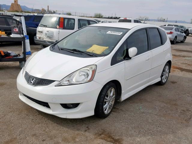 JHMGE8H51BC010759 - 2011 HONDA FIT SPORT WHITE photo 2