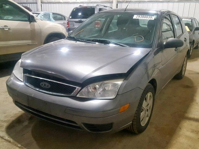 1FAHP37N97W192050 - 2007 FORD FOCUS ZX5 SILVER photo 2