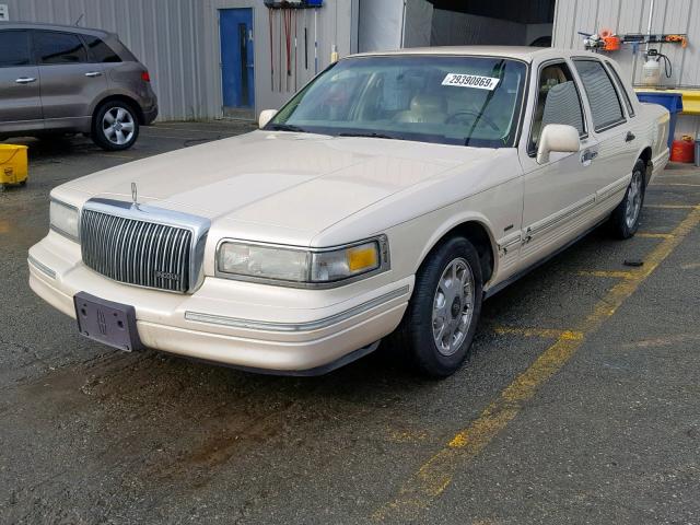 1LNLM83W5VY638409 - 1997 LINCOLN TOWN CAR C CREAM photo 2