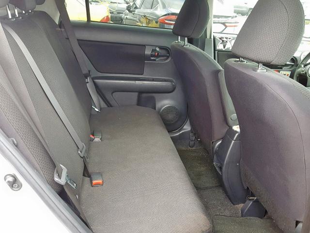 JTLKE50EX81002397 - 2008 TOYOTA SCION XB SILVER photo 6