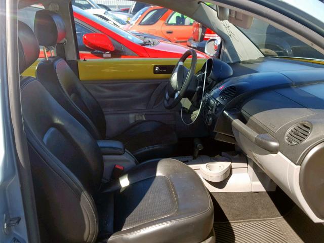 3VWCD31CX5M411743 - 2005 VOLKSWAGEN NEW BEETLE Blau Foto 5