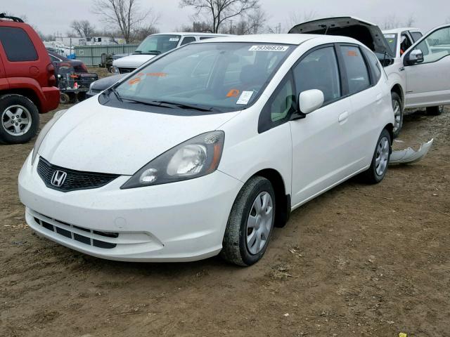 JHMGE8H3XCS006182 - 2012 HONDA FIT WHITE photo 2