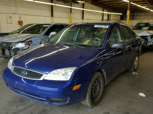 1FAFP34N95W244155 - 2005 FORD FOCUS ZX4 BLUE photo 2