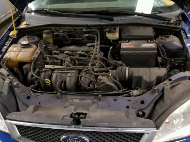 1FAFP34N95W244155 - 2005 FORD FOCUS ZX4 BLUE photo 7