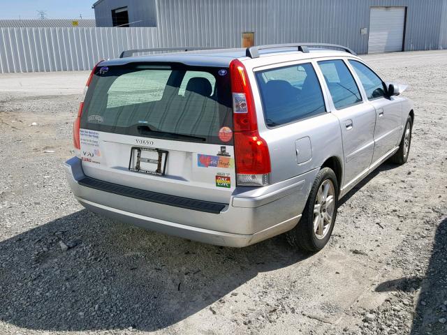 YV1SW592852480786 - 2005 VOLVO V70 FWD SILVER photo 4