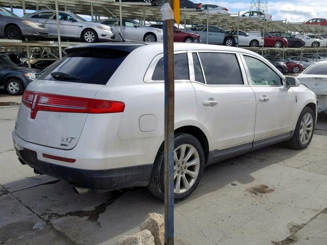 2LMHJ5AT6DBL53336 - 2013 LINCOLN MKT WHITE photo 4