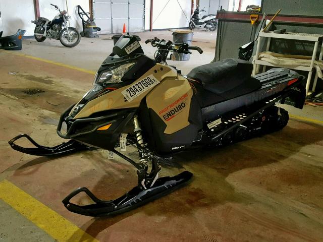 2BPSUNGA8GV000229 - 2016 SKI DOO RENEGADE GRAY photo 2