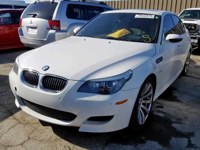 WBSNB93508CX10420 - 2008 BMW M5 WHITE photo 2