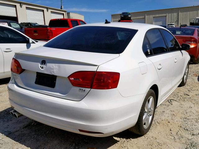 3VWLL7AJ7BM131069 - 2011 VOLKSWAGEN JETTA TDI WHITE photo 4