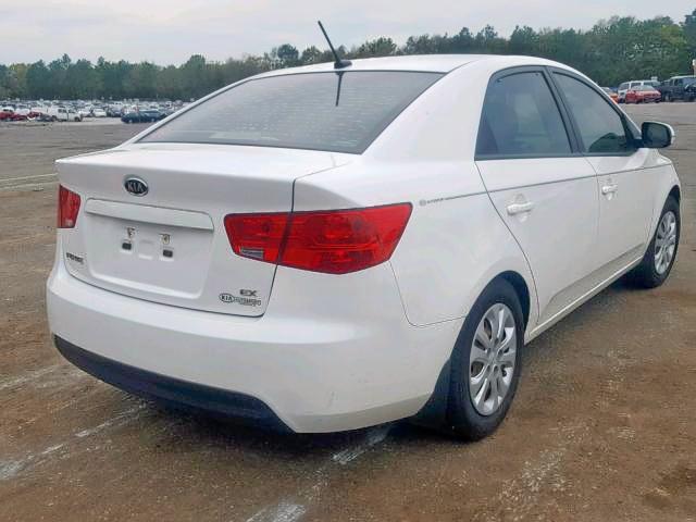 KNAFU4A22D5724610 - 2013 KIA FORTE EX WHITE photo 4