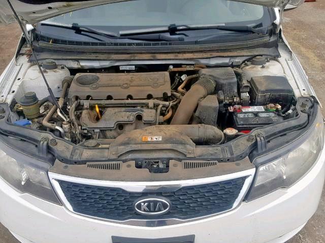 KNAFU4A22D5724610 - 2013 KIA FORTE EX WHITE photo 6