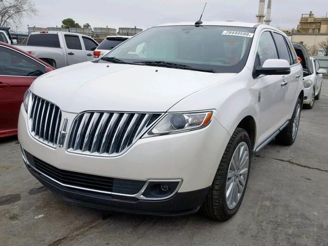 2LMDJ6JK3DBL12058 - 2013 LINCOLN MKX WHITE photo 2