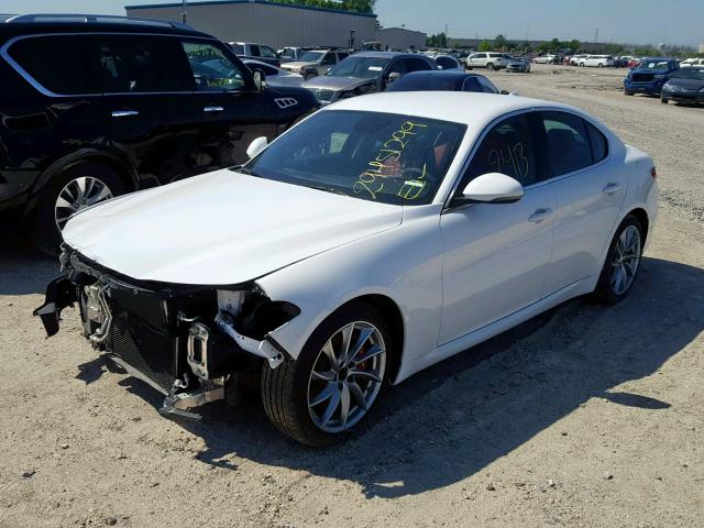 ZARFAEBN7H7555887 - 2017 ALFA ROMEO GIULIA WHITE photo 2