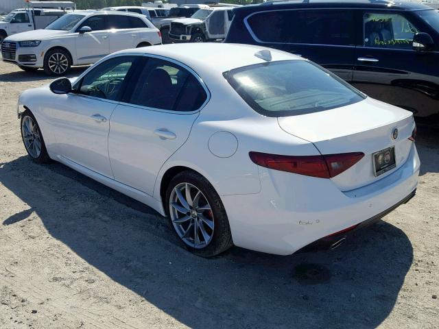 ZARFAEBN7H7555887 - 2017 ALFA ROMEO GIULIA WHITE photo 3