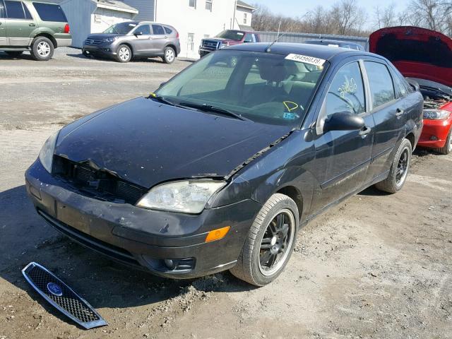 1FAHP34N97W351802 - 2007 FORD FOCUS ZX4 BLACK photo 2