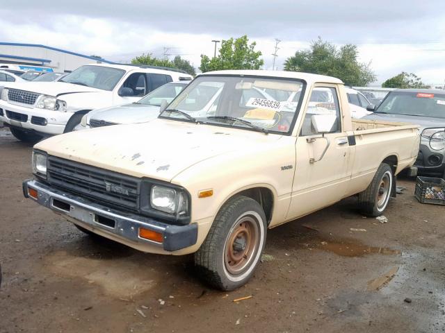 JT4RN44D8C0064353 - 1982 TOYOTA PICKUP / C BEIGE photo 2