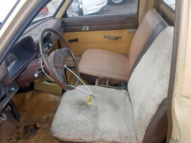 JT4RN44D8C0064353 - 1982 TOYOTA PICKUP / C BEIGE photo 5