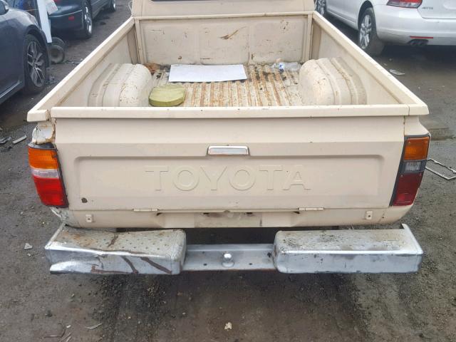 JT4RN44D8C0064353 - 1982 TOYOTA PICKUP / C BEIGE photo 6