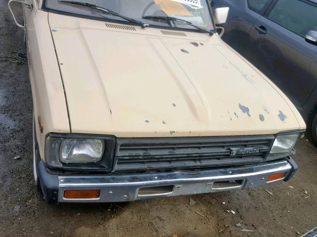 JT4RN44D8C0064353 - 1982 TOYOTA PICKUP / C BEIGE photo 9