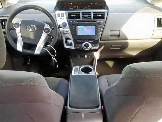 JTDZN3EU8D3244151 - 2013 TOYOTA PRIUS V SILVER photo 9