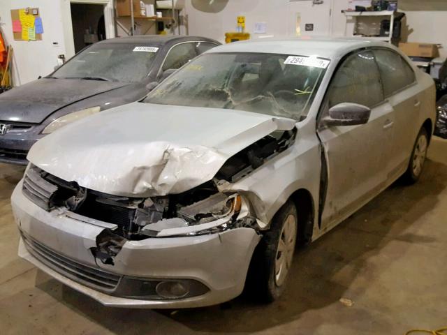 3VW2K7AJ3DM442869 - 2013 VOLKSWAGEN JETTA BASE GRAY photo 2