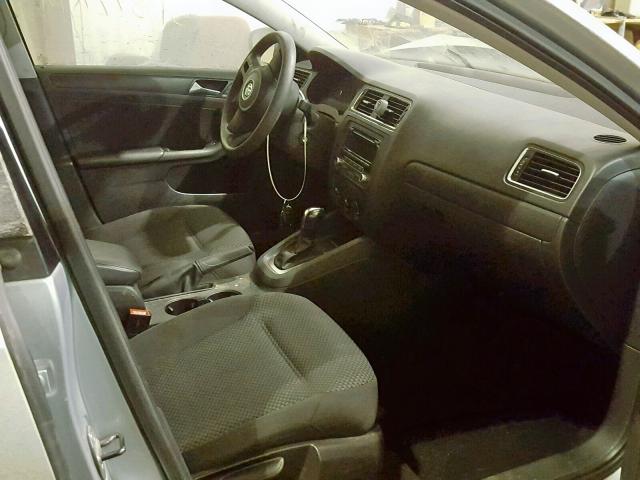 3VW2K7AJ3DM442869 - 2013 VOLKSWAGEN JETTA BASE GRAY photo 5