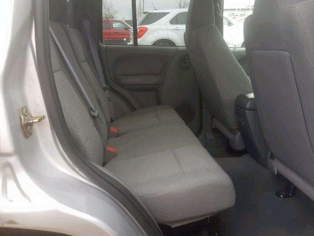 1J4GL38K75W640914 - 2005 JEEP LIBERTY RE SILVER photo 6
