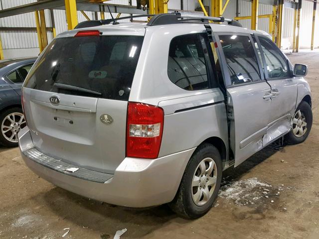 KNDMB133386265804 - 2008 KIA SEDONA SILVER photo 4