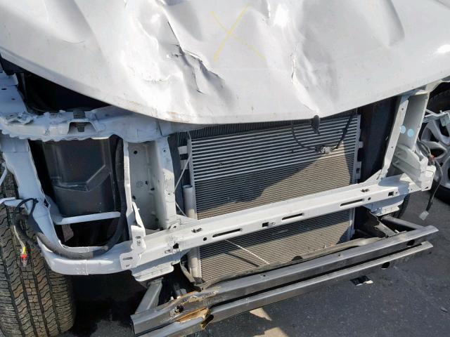 1GCGSCEN3H1185326 - 2017 CHEVROLET COLORADO L WHITE photo 9