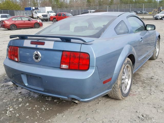 1ZVHT82H155114611 - 2005 FORD MUSTANG GT BLUE photo 4