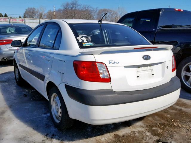 KNADE123986400418 - 2008 KIA RIO BASE WHITE photo 3