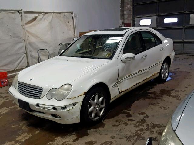 WDBRF64JX3F346939 - 2003 MERCEDES-BENZ C 320 WHITE photo 2