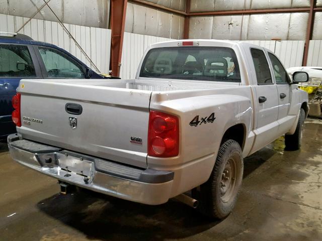 1D7HW48N26S528912 - 2006 DODGE DAKOTA QUA SILVER photo 4