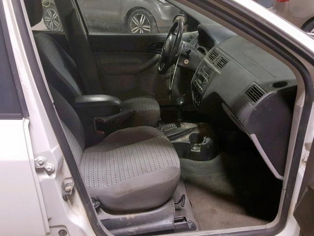 1FAFP34N56W100393 - 2006 FORD FOCUS ZX4 WHITE photo 5