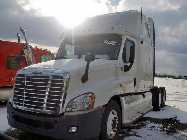 1FUJGLDR1CSBD2629 - 2012 FREIGHTLINER CASCADIA 1 WHITE photo 2